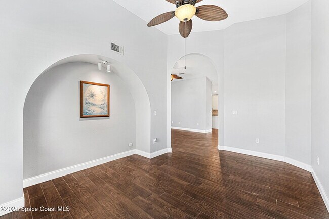 Building Photo - 445 Diana Blvd