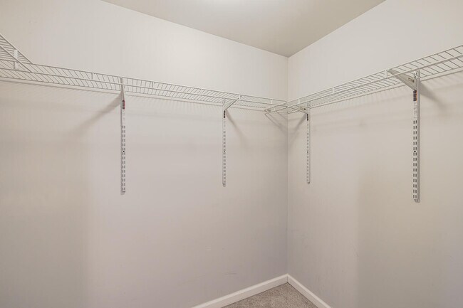 Building Photo - 324 Stratford Ln