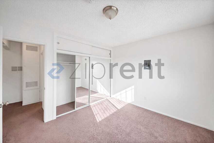 Building Photo - 2458 Normandie Ave