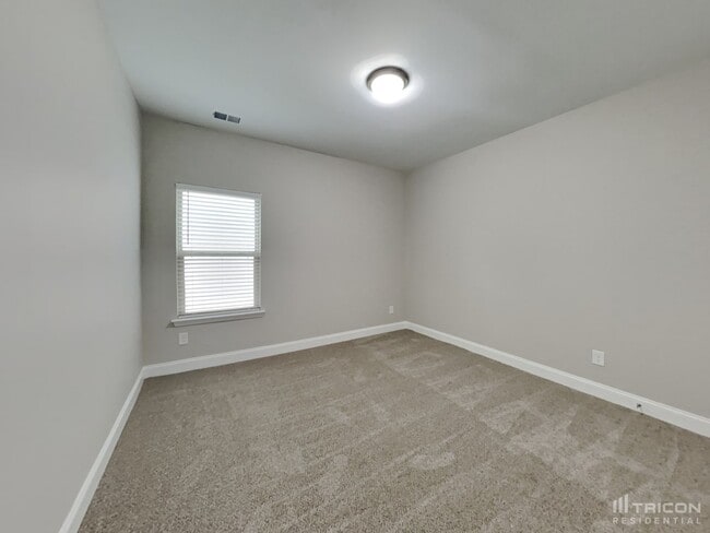 Building Photo - 1521 Holton Rd
