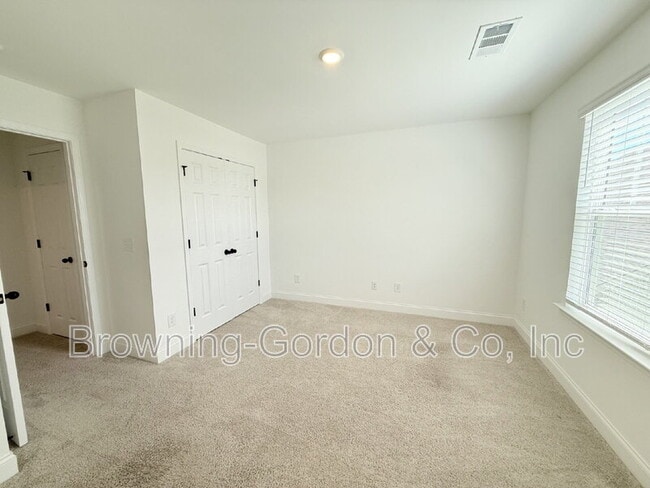 Building Photo - 312 Traywick Pl