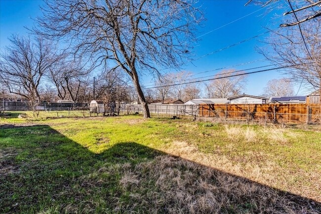 Building Photo - 704 S 3rd St