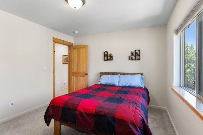 Building Photo - 10101 Kudu Ct