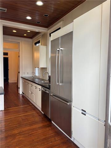 Building Photo - 1000 St Philip St