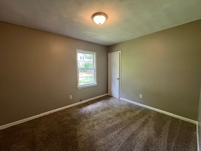 Building Photo - Renovated 4 Bedroom 1 Bath Home for Rent!
