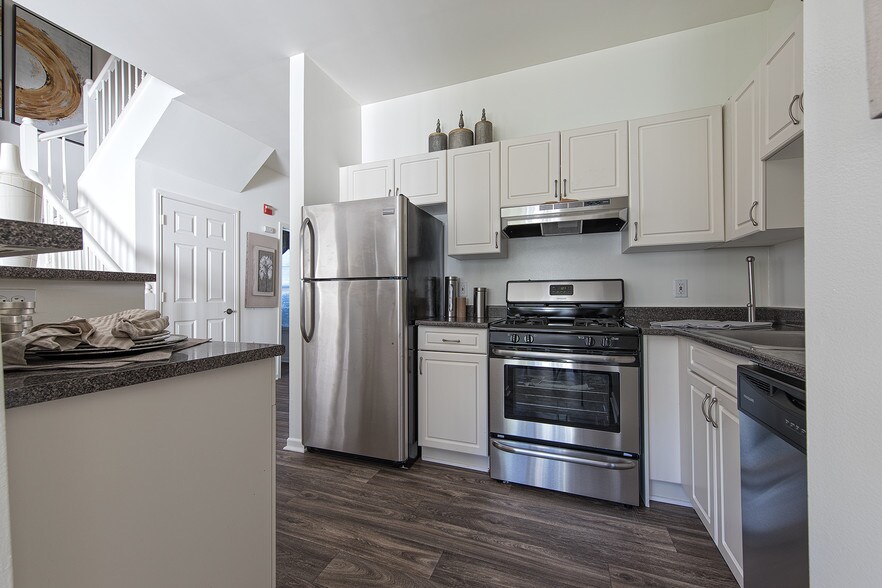 Rosemont Brookhaven 1220 Orchid Cir Bellport NY 11713 Apartment Finder