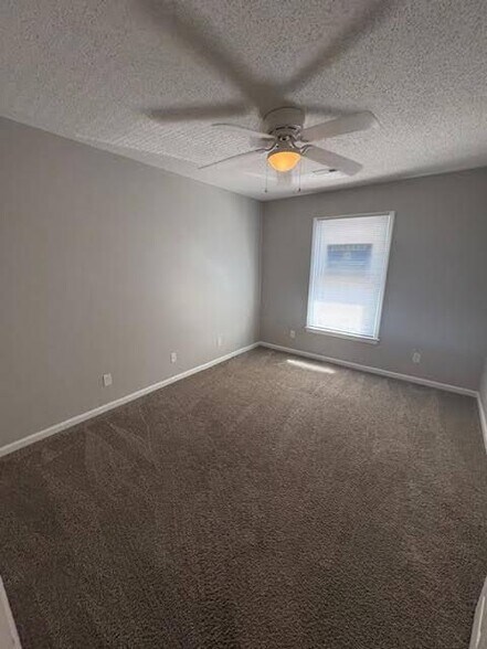 Building Photo - 118 W Victoria Ct