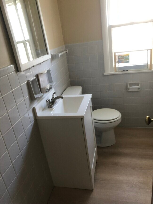 Building Photo - 362 Selye Ter