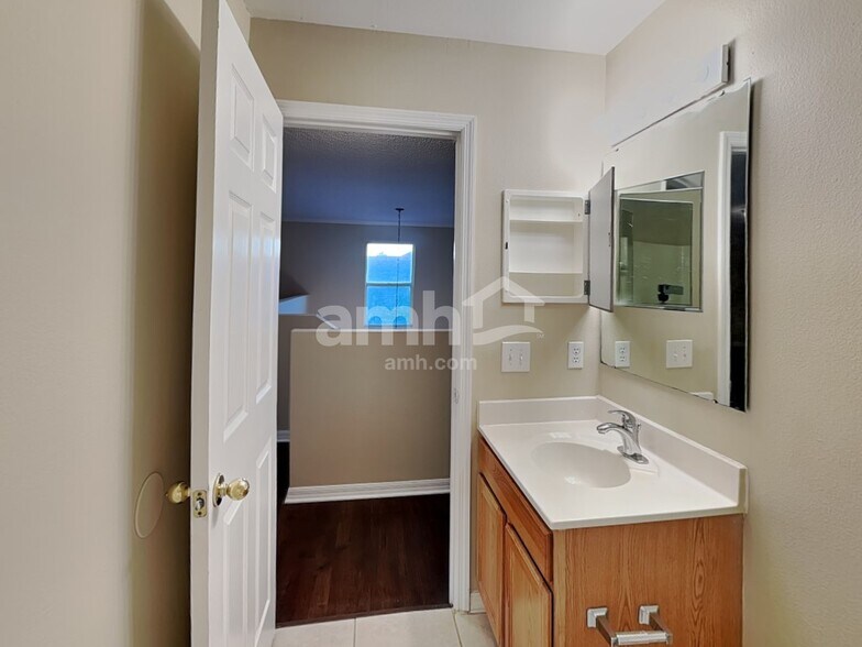 Building Photo - 13727 Gentle Woods Ave