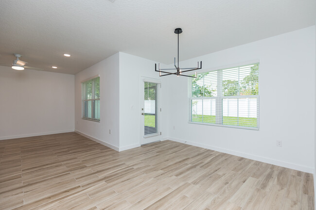 Building Photo - 10 Fairchild Ln