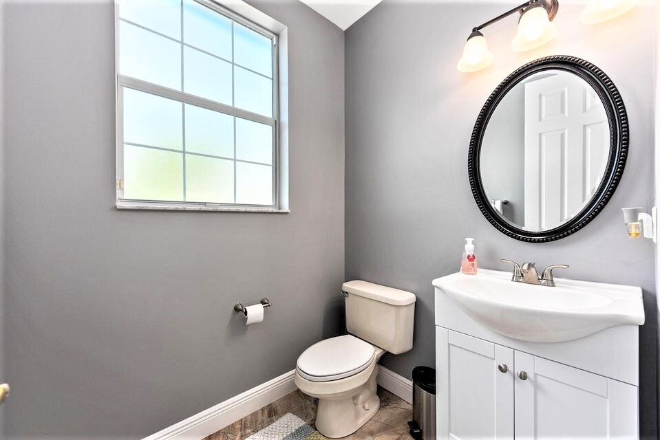 Half Bath on 2nd Floor - 4321 Savannah Bay Pl