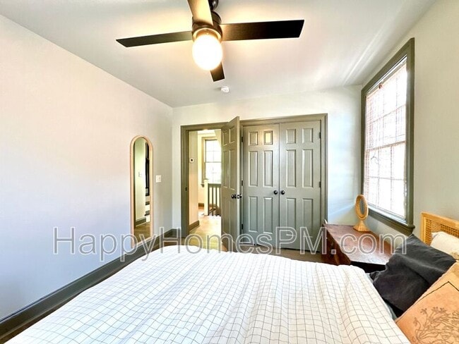 Building Photo - 9 Bogard St