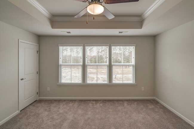 Building Photo - Wonderful townhome