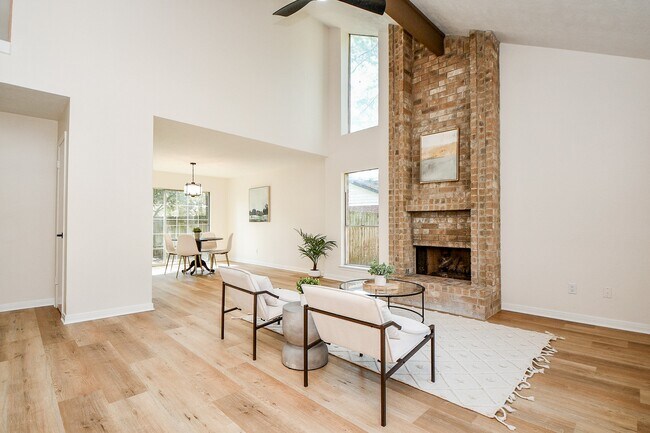 Building Photo - 21 Edgewood Forest Ct