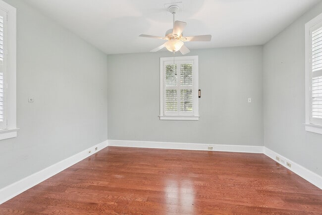 Building Photo - 523 Turquoise St