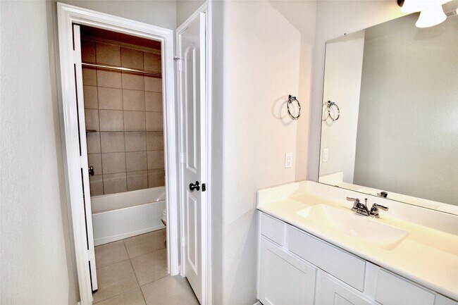 Building Photo - 3422 Dry Creek Dr