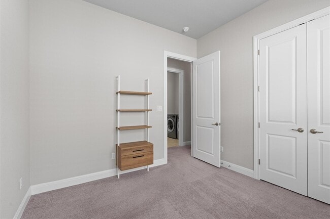 Building Photo - 4660 Katherine Dr