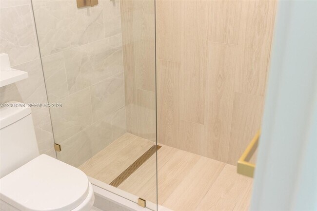 Building Photo - 3250 N Palm Aire Dr