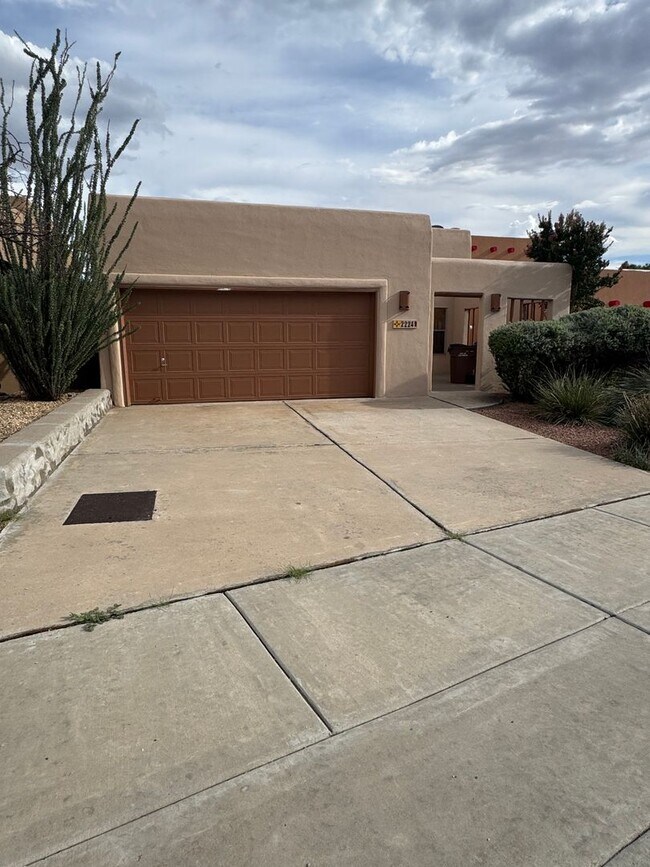 Building Photo - 2224 Santa Ana