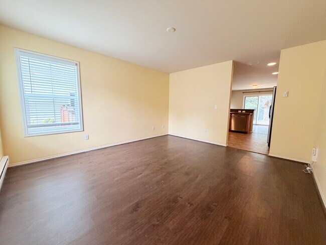 Building Photo - Spacious 3-Bed/2.5-Bath Home in Lake Stevens for $2795! Ready for Move in!