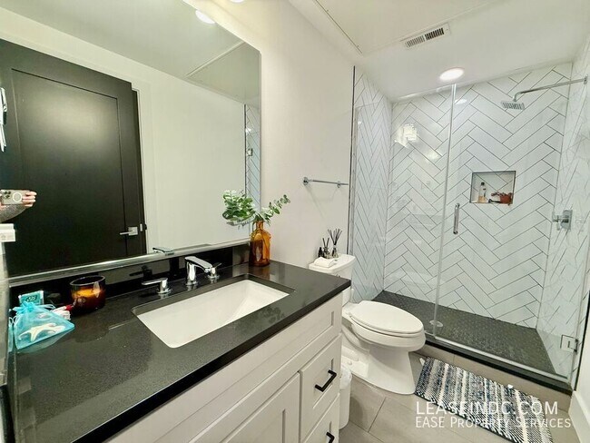 Building Photo - 1719 D St NE