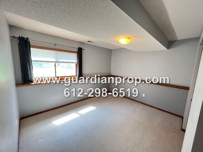 Building Photo - 2820 Blue Ridge Dr