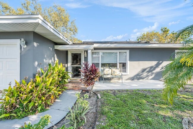 Building Photo - Single Family Home in Sunny Park Groves