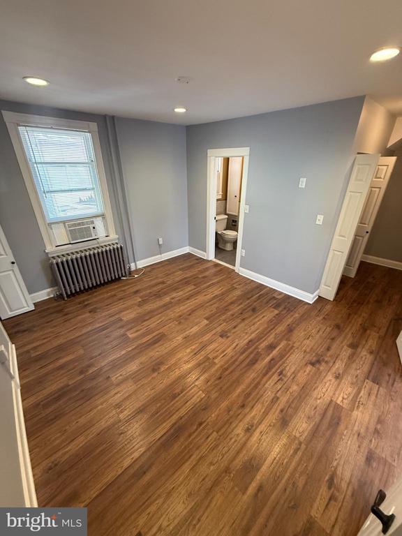 Building Photo - 214 Center St