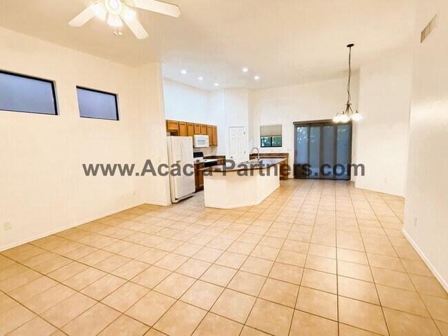 Building Photo - Three bedroom home in Barrio Central