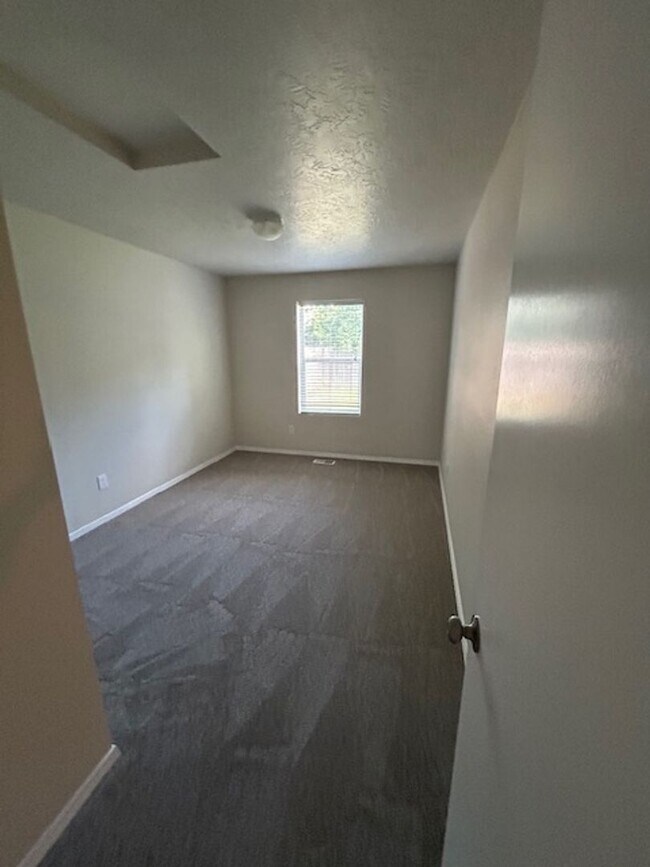 Building Photo - Lovely Meridian home
