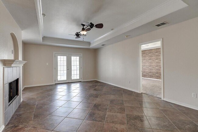 Building Photo - 14905 Dasmarinas Dr