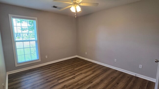 Building Photo - 18 Long Meadow Dr