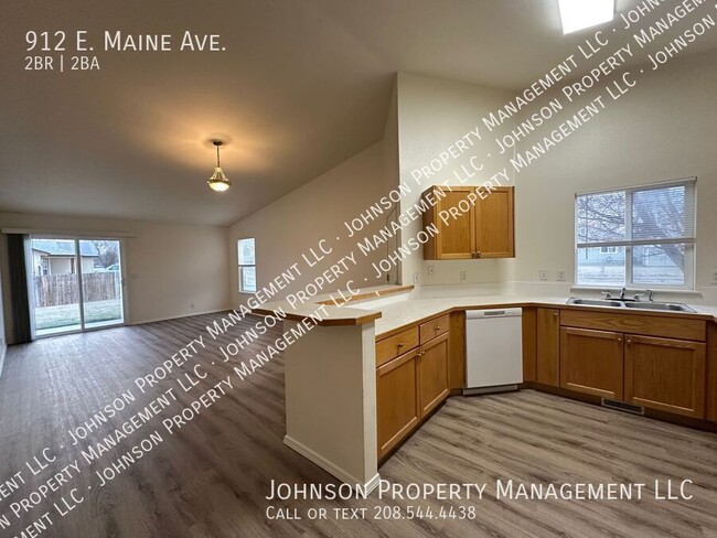 Building Photo - Spacious 3-Bedroom Townhome with Vaulted C...