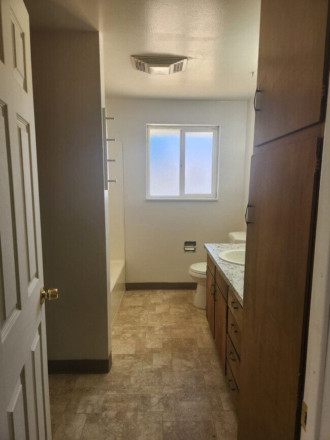 Building Photo - n5404