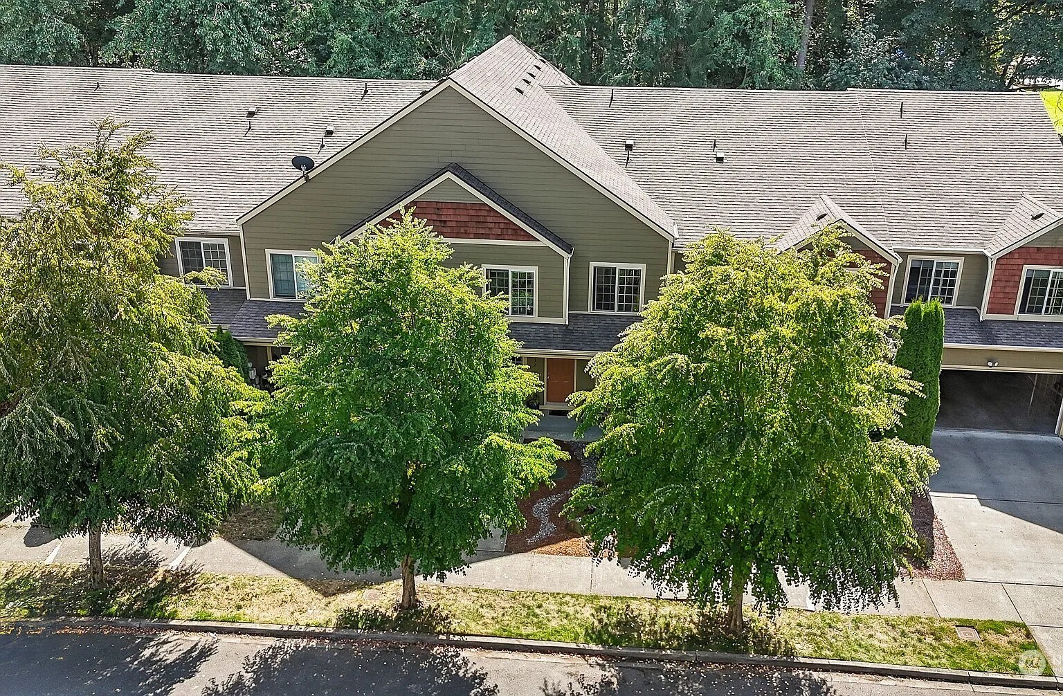 Building Photo - 2732 Hidden Springs Loop SE