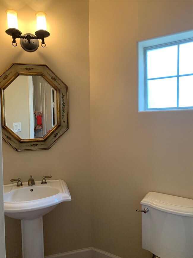 Building Photo - 406 Fowler St