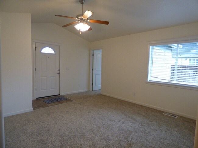 Building Photo - 3536-3538 Fisher Ct NE Salem, OR 97305