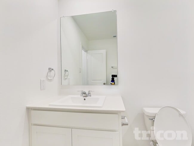 Building Photo - 1624 Parlier St