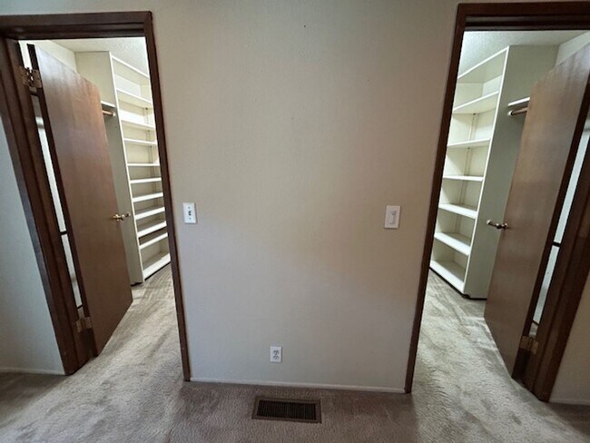 Building Photo - Charming 3bed/2.5Bath  Bennett Valley Home...