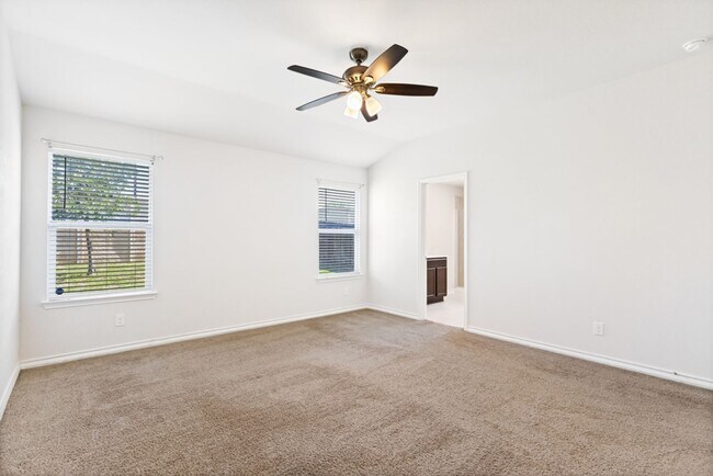 Building Photo - Well-Maintained 3-Bedroom Home – Ideal for Students & Professionals!