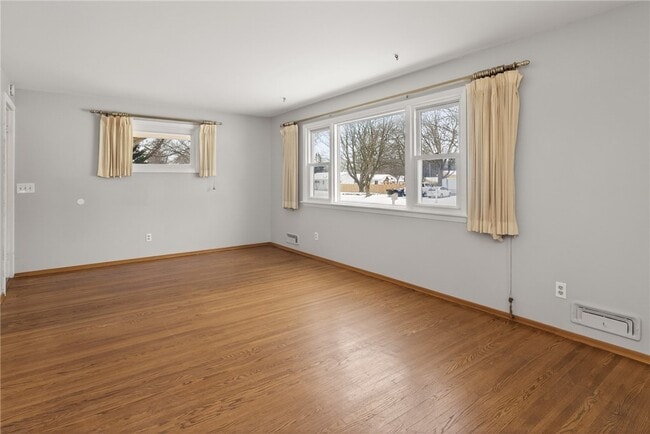 Building Photo - 14 Kingswood Dr