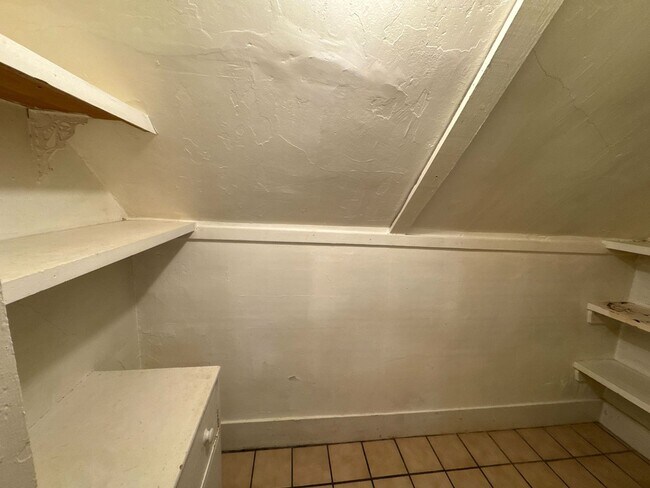 Building Photo - 16 Union St