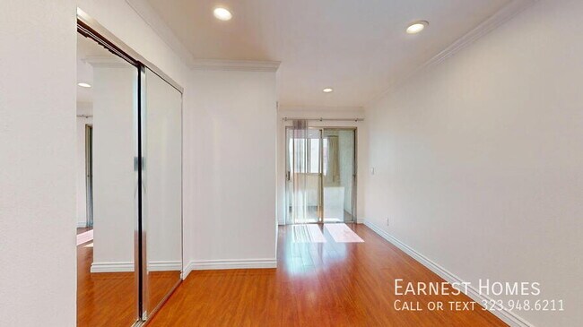 Building Photo - 5652 Yolanda Ave