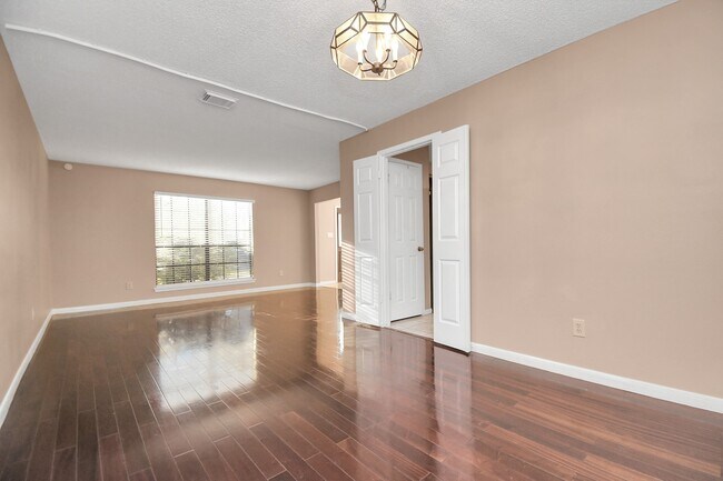 Building Photo - 8723 Rocky Valley Dr