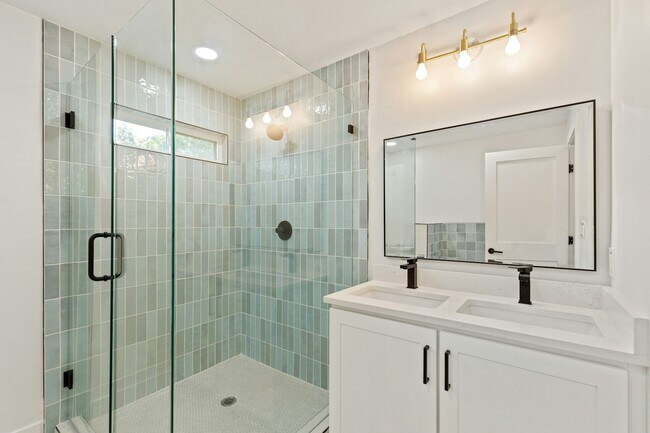 Building Photo - 15655 Regal Hill Cir