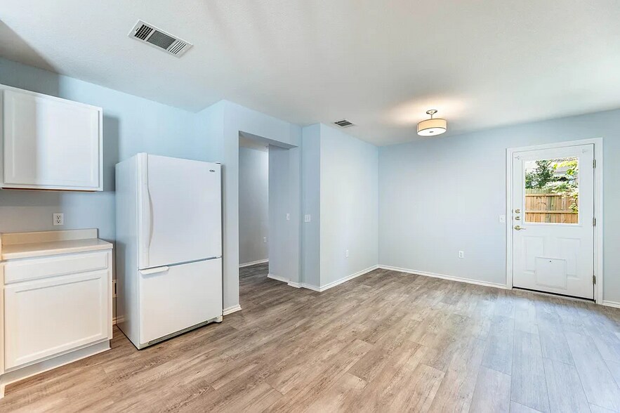 kitchen - 8719 Davis Oaks Trl