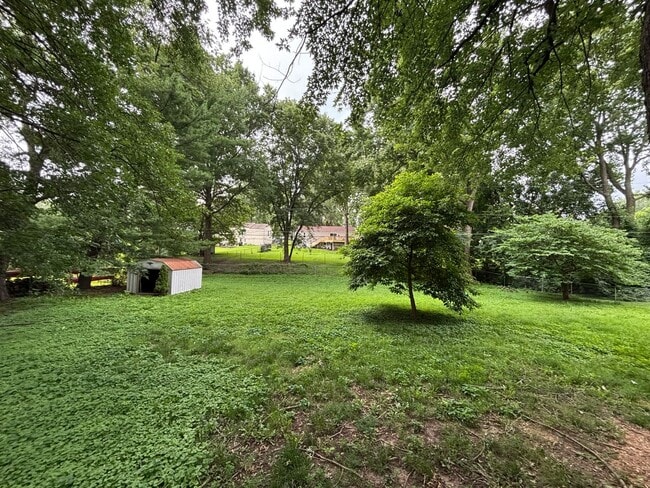 Building Photo - 3 BR / 1.5BA | Spacious Single Family Home | 1-Car Garage | Large backyard!