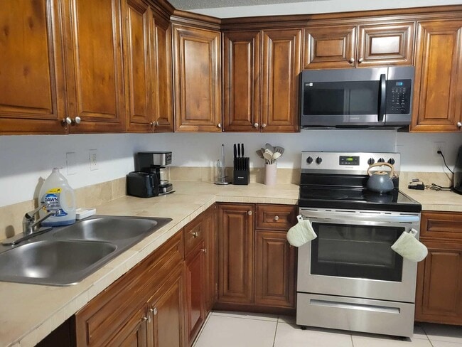 Building Photo - 2759 NW 58th Terrace