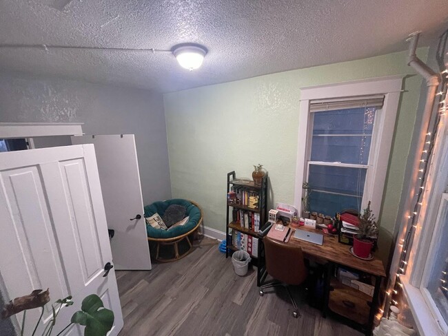 Building Photo - 1725 W 1st St