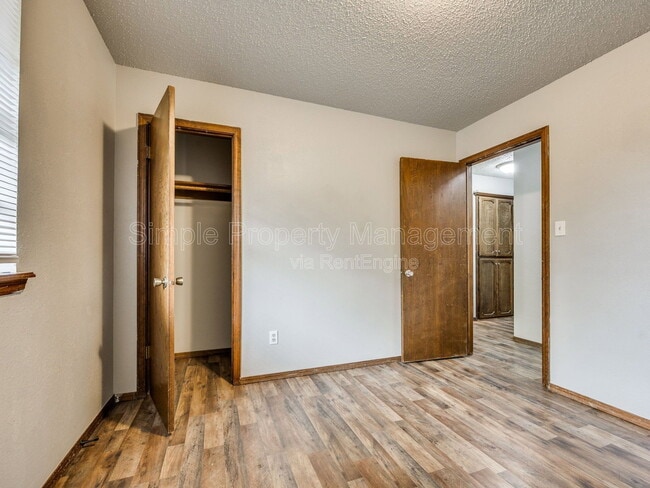 Building Photo - 1706 High Meadows Dr